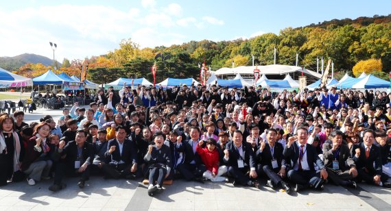 제12회 광명농악대축제 참가자 기념촬영. 사진제공=광명시