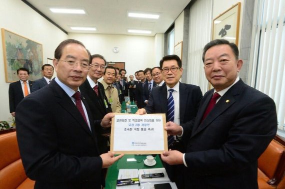 교총 “교권침해로 학교 쑥대밭”…교권 3법 조속 처리 촉구