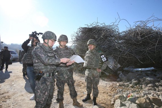 GP 시설물 굴삭기로 철거..김용우 총장 현장 확인