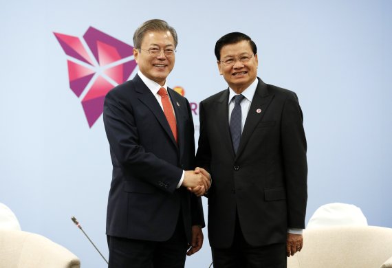 [한-아세안 정상회의] "라오스 댐 피해복구 지원 계속할 것" "메콩강 유역 복원사업 참여해달라"