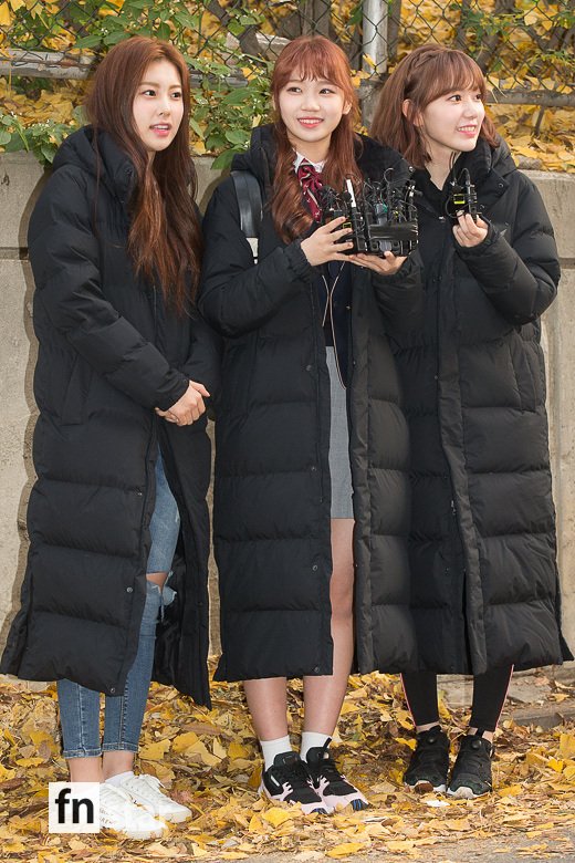 [포토] 아이즈원 강혜원-김채원-사쿠라, ‘언니들과 함께’