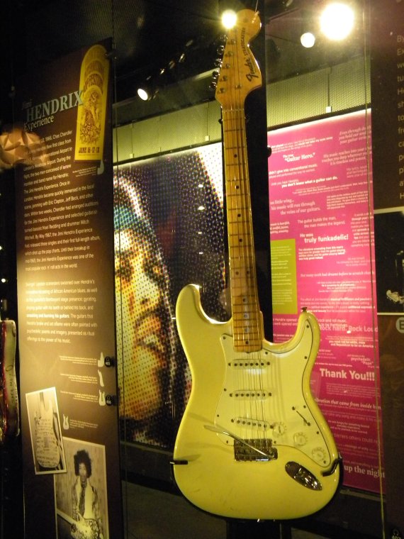 지미 헨드릭스가 사용했던 펜더 전자 기타. 사진=윤재준기자