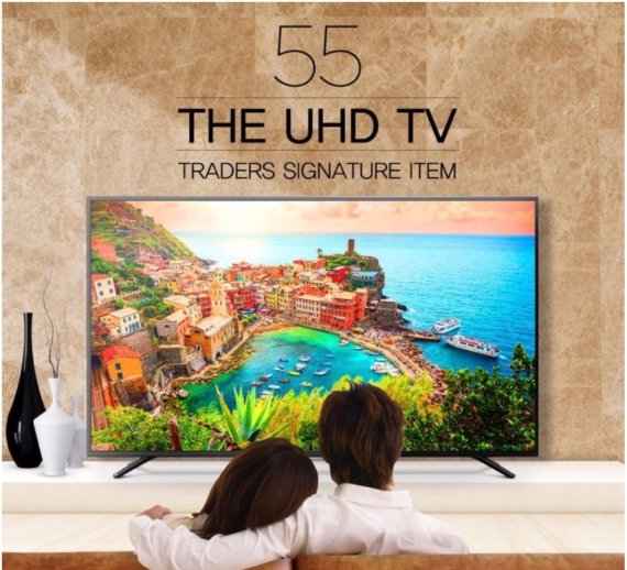 이마트 트레이더스는 55인치 대화면의 The UHD TV를 39만8000원(삼성카드로구매시, 정상가 44만8000원)에 판매한다.