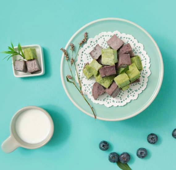 반려동물 사료 전문 브랜드 ‘맘앤대디’의 수제 간식 브랜드 ‘마미야미’가 지난 22일 우유와 채소, 과일을 혼합해 만든 건강한 ‘밀키껌’을 출시했다. 사진=맘앤대디