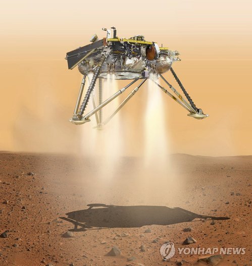 화성 탐사선 인사이트호가 화성 표면에 착륙하는 상상도로 지난달 31일(현지시간) 미국 항공우주국(NASA)이 제공한 사진./사진=연합뉴스