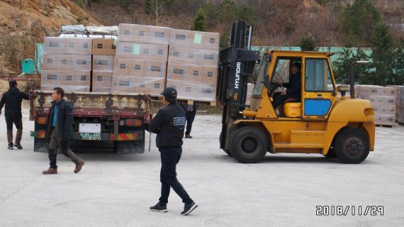 정부, 산림병해충 방제약 50톤 北에 전달... 개성 소나무림 공동방제 작업 벌여