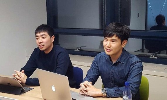 콘텐츠프로토콜 원지현 공동대표(왼쪽)와 이중원 사업팀장이 파이낸셜뉴스 블록포스트와 인터뷰를 하고 있다.
