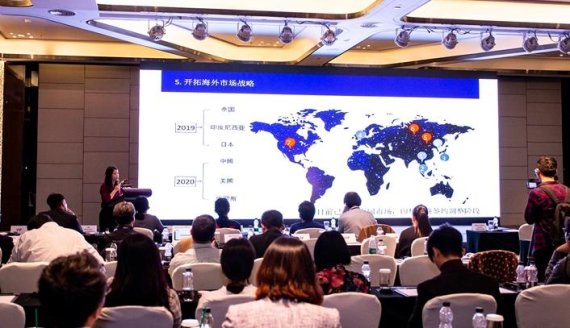 지난 11월 30일 중국 선전 비즈니스센터에서 열린 ‘한국 Start-Con 챔피언스 리그’에 참가한 국내 기업들의 쇼케이스 경연대회가 펼쳐지고 있다.