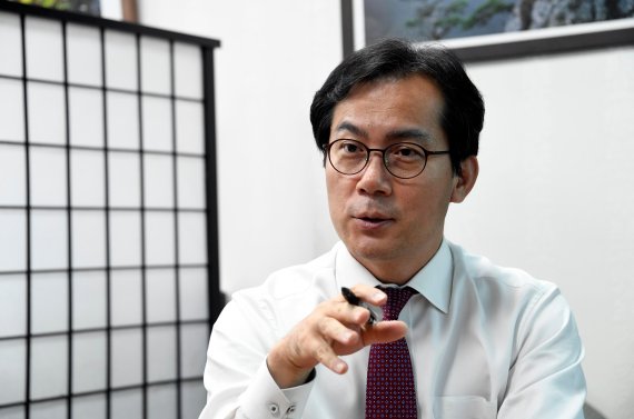 김영우 자유한국당 의원이 6일 국회 의원회관에서 파이낸셜뉴스와 가진 인터뷰에서 이번 원내대표 경선 출마에 대한 자신의 생각을 밝히고 있다. 사진=박범준 기자