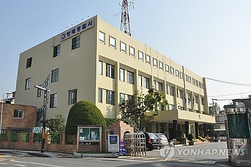 경찰, 10대 보이밴드 멤버 폭행 혐의 소속사 PD 구속 송치