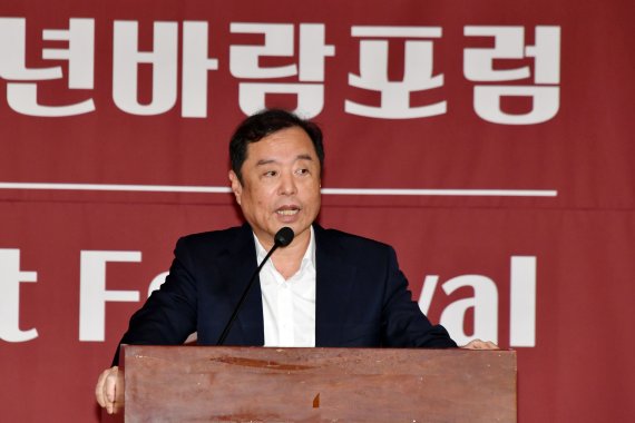 자유한국당 청년바람 포럼 축사하는 김병준 비대위원장