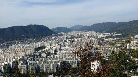 경남 김해시가 오는 2035년 인구 71만의 대도시로 성장하기 위한 도시기본계획(안)을 수립하고 시민 및 전문가를 대상으로 의견을 수렴한다. 사진은 내외동 신도시 전경이다.
