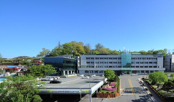 23일 횡성군은 군이 추진하는 공설묘원 공원화 조성사업이 국비사업에 선정되면서 탄력을 받게 됐다 고 밝혔다.