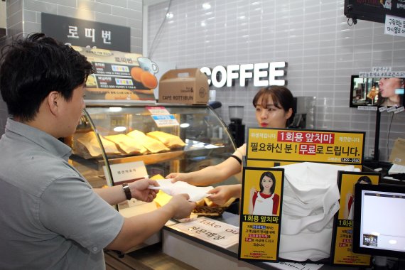 안동휴게소(부산 방향), 일회용 앞치마 등 제공 '호응'