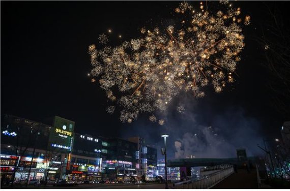 안산국제거리극축제 겨울 시즌 프로그램-예술 불꽃. 사진제공=안산문화재단