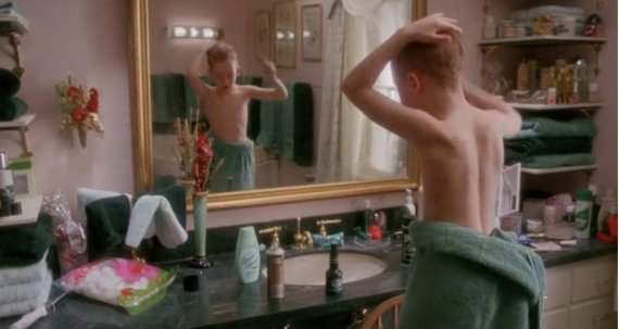 크리스마스 대표 영화, '나홀로집에' 28년 만에 완벽 재현한 맥컬리 컬킨