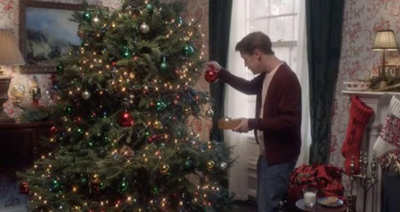 크리스마스 대표 영화, '나홀로집에' 28년 만에 완벽 재현한 맥컬리 컬킨