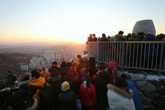 서대문구, '안산 봉수대'서 희망찬 '2019년 새해' 해맞이