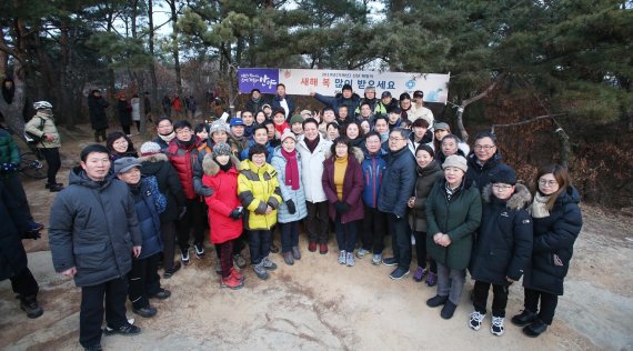 안양시 비봉산 해맞이. 사진제공=안양시