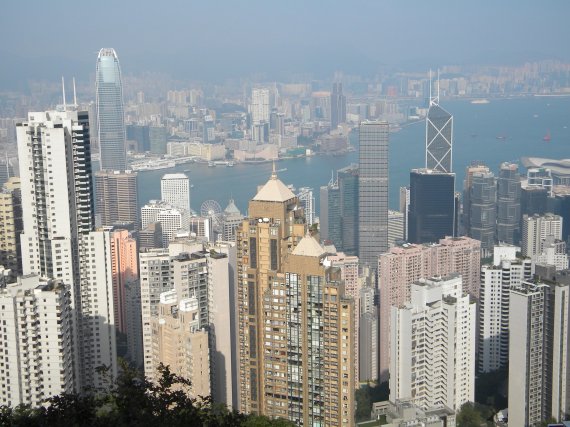홍콩의 초고밀 아파트 밀집지역 전경
