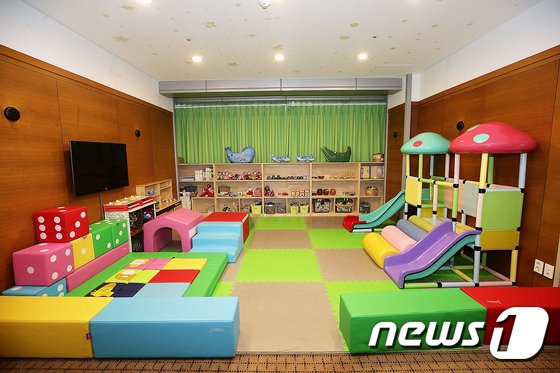 하이하우 캐릭터 층 놀이방 © News1