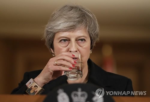 '불신임 위기' 英총리, 브렉시트 투표 총력전.."부결 가능성 높아"