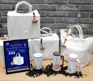 "새해 복 기원 담아"…스타벅스, 2019년 럭키백 출시