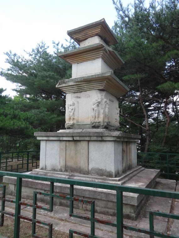 간월사지 남.북 삼층석탑(울산시 유형문화재 제38호) /사진=울산시 제공