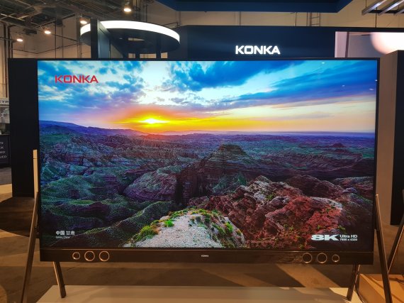 세계 최대 가전·IT 박람회 'CES 2019'에서 중국 TV제조업체 콩카가 전시한 75형 8K TV 제품. 사진=권승현 기자