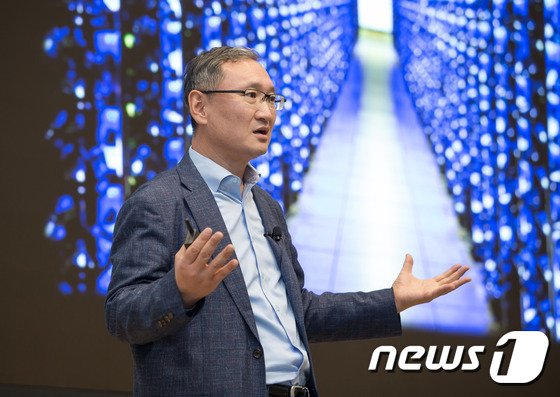 오종훈 삼성전자 DS부문 미주총괄 상무가 지난 10일(현지시간) 실리콘밸리 DSA 사옥에서 열린 기자간담회에서 발표를 하고 있다.(삼성전자 제공) 2019.1.14/뉴스1 © News1