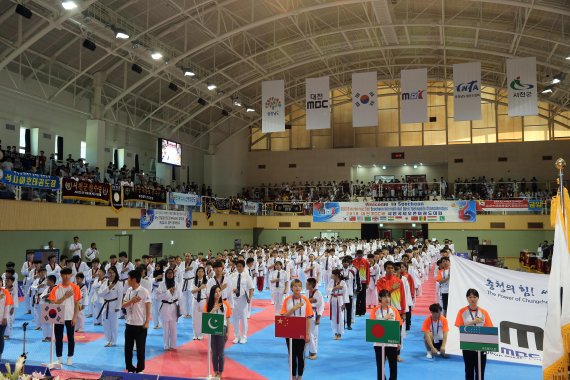 지난해 충남 서천 군민체육관 역도경기장에서 열린 국제역도대회 모습.