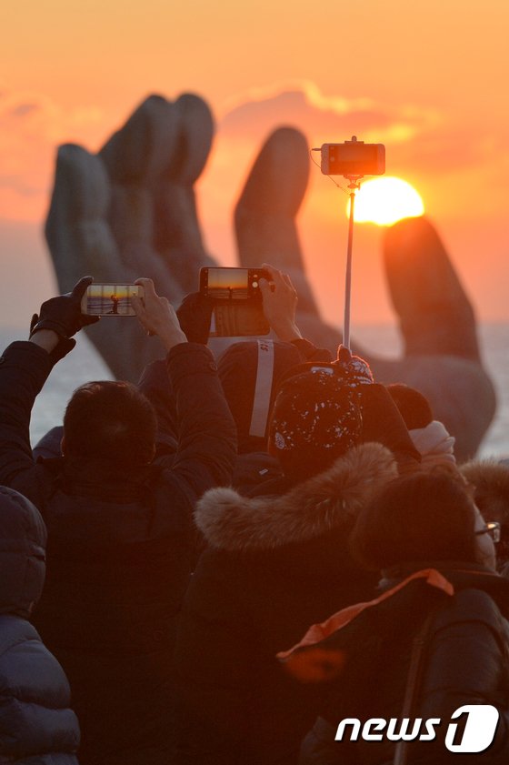 포항 12경 중 첫번째로 선정된 호미곶 상생의 손(뉴스1 자료)© News1 최창호 기자