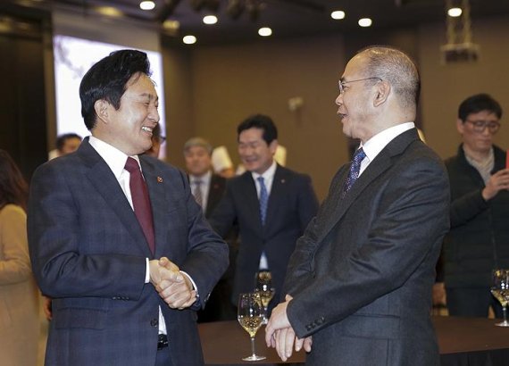 원희룡 제주도지사는 17일 오후 제주 한라대학교 컨벤션센터에서 열린 ‘주제주 중국총영사관 2019 신년 리셉션’에 참석해 한·중 우호관계의 증진을 강조했다. /사진=제주도 제공