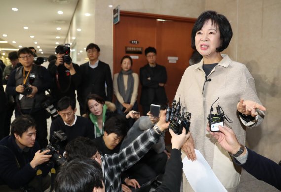 손혜원 전 의원이 법원의 실형 선고에 항소방침을 밝힌 가운데 보좌관 조모씨가 먼저 항소장을 제출한 것으로 확인됐다. fnDB