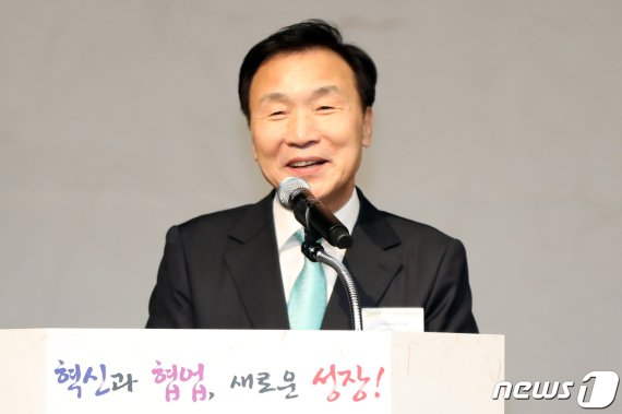 손학규 바른미래당 대표가 21일 오전 광주 김대중컨벤션센터에서 열린 2019호남 중소기업인 신년인사회에 참석해 덕담을 하고 있다. 2019.2.21/뉴스1 © News1 황희규 기자