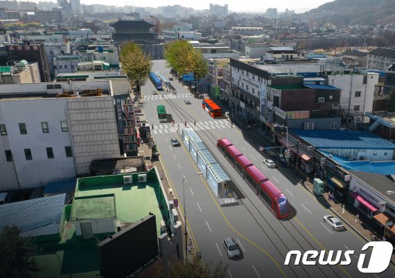 수원 장안문 인근 트램 실증노선 조감도. © 뉴스1