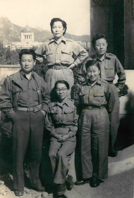 안맥결 총경(앞줄 가운데)과 동료들.경찰청 제공