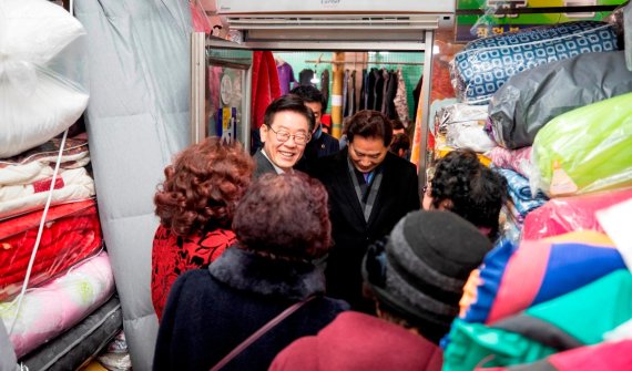 이재명 설맞이 용인중앙시장 방문. 사진제공=경기북부청