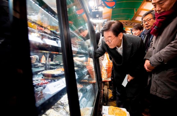 이재명 설맞이 용인중앙시장 방문. 사진제공=경기북부청