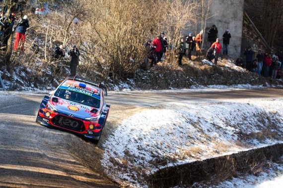 지난 25일부터 27일부터 진행된 2019 WRC 첫대회인 '모나코 몬테카를로 랠리'에 출전한 현대차 ‘i20 WRC’ 랠리카가 코스를 주행하고 있다.