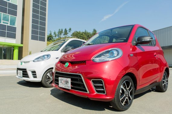 대창모터스의 다니고(DANIGO, 사진 위)와 쎄미시스코의 D2.