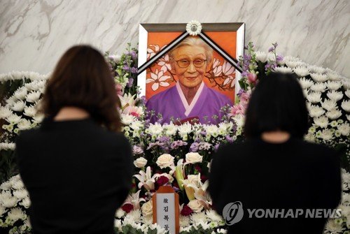 文 대통령 "나비처럼 훨훨 날아 가십시오"..고(故) 김복동 할머니 애도(종합 2보)