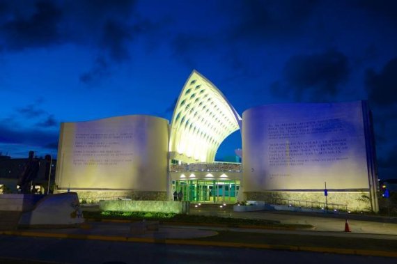 괌 박물관의 야경