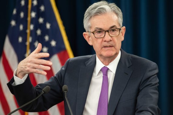 Federal Reserve Board Chairman Jerome Powell arrives to speak at a press conference after the Fed announced interest rates would remain unchanged, in Washington, DC, January 30, 2019. - The Federal Reserve left the key US lending rate unchanged on Wednesday, and said it would be "patient" about maki