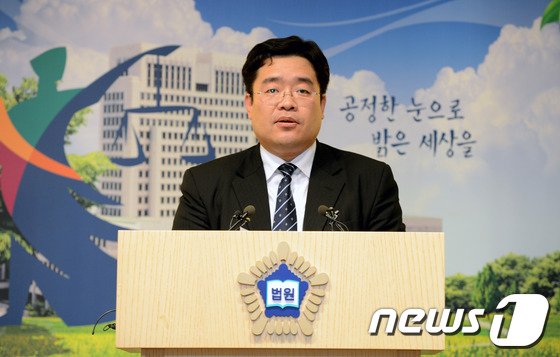 안희정 '무죄→유죄' 홍동기 부장판사…'성범죄 엄벌'