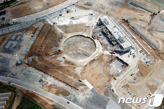 강원도 평창군 대관령면 횡계리 일원에 있던 평창동계올림픽 개폐회식장 철거작업이 마무리단계에 들어섰다. /뉴스1 © News1