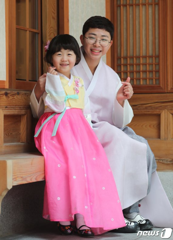 영화 '말모이' 박예나(왼쪽)와 조현도 한복인터뷰 / 뉴스1 © News1 허경 기자