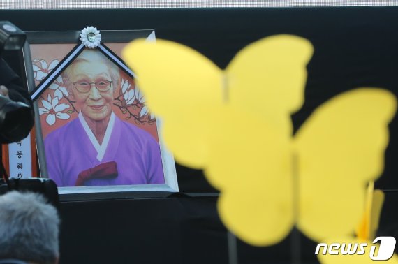 故김복동 할머니 NYT 보도에 '허위반론' 한 日 정부