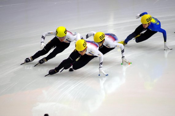 1500m 결승전 경기중인 한국대표팀.