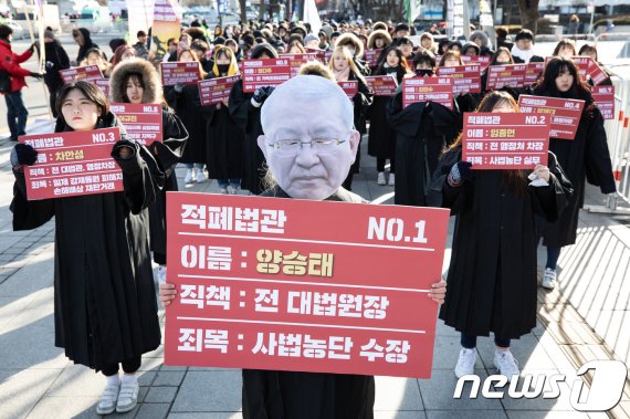 與, 사법개혁·김경수판결 분리 대응…법관탄핵명단 이달 공개
